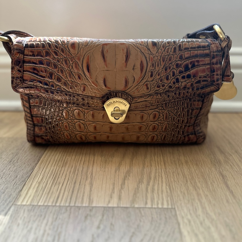 Brahmin snakeskin women’s medium sized purse. In like new condition.